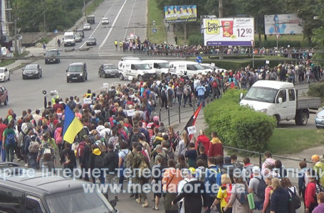 На Зустріч з Богородицею. Тисяча прочан з Тернополя вирушили до Зарваниці (Відео)