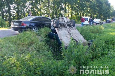 На Бучаччині перекинувся автомобіль, в салоні якого була вагітна жінка