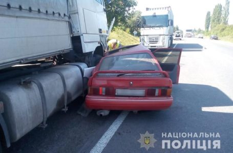 На Збаражчині вантажівка в’їхала у легковий автомобіль (Фото)