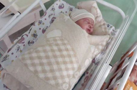 Маленька тернополянка, яку мама залишила у “Вікні життя”, їде у нову родину