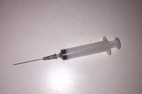 На Петлюри невідомі “закладають” у двері тернопільських квартир шприци