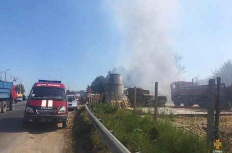 У Тернополі через пожежу на Об’їзній ледь не згоріла автозаправка (Фото)