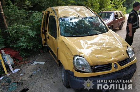 У Кременці ДТП: перекинувся автомобіль з трьома пасажирами
