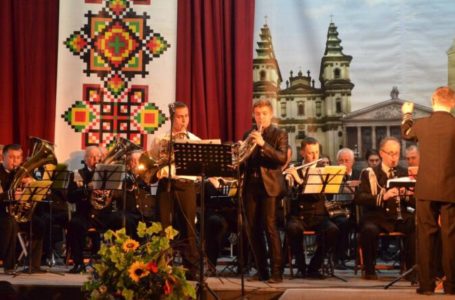Через конфлікт з керівником з Тернопільського оркестру звільнилися майже всі працівники (Відео)