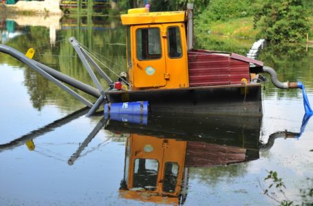 У тернопільському гідропарку «Топільче» триває очищення водойм (Фото)
