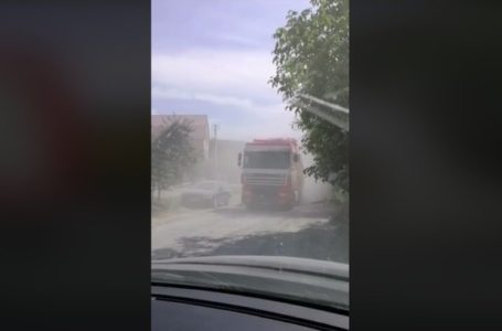 Бережанці задихаються від пилу, який “підносять” вантажівки, проїжджаючи через місто (Відео)
