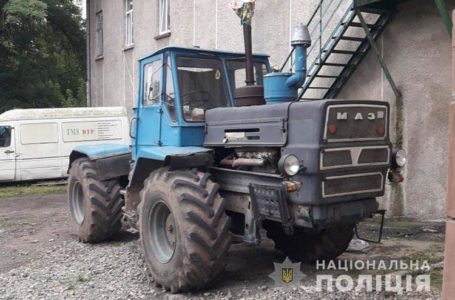 На Теребовлянщині під колесами трактора загинув чоловік