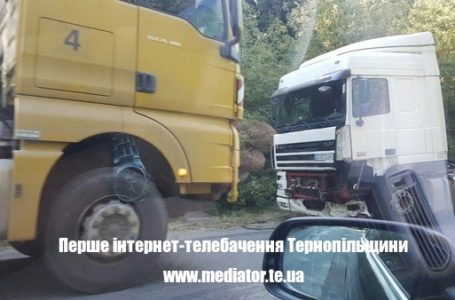 Через нічне ДТП рух транспорту дорогою на Чортків ускладнений