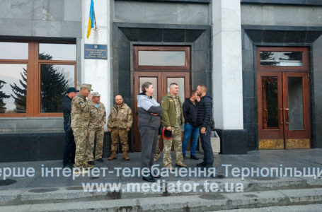 Ветерани Добровольчого Українського Корпусу протестують під ОДА (Наживо)