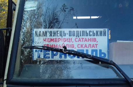 На Тернопільщині дівчинка випала з автобуса і загинула