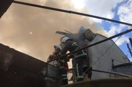 У Тернополі на «Новому світі» горів склад з розчинниками для фарби (Відео)