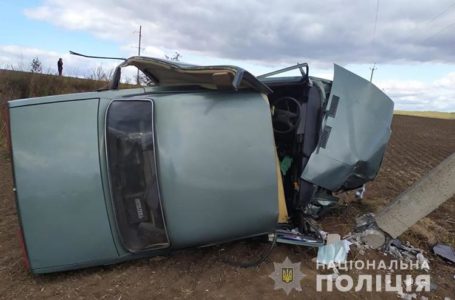 Водій легківки зніс електроопору: на Тернопільщині чергове ДТП (Фото)