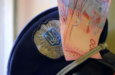 На Тернопільщині суд оштрафував чоловіка, який намагався підкупити поліцейського