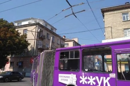 У Тернополі пенсіонерка зламала руку, виходячи з тролейбуса