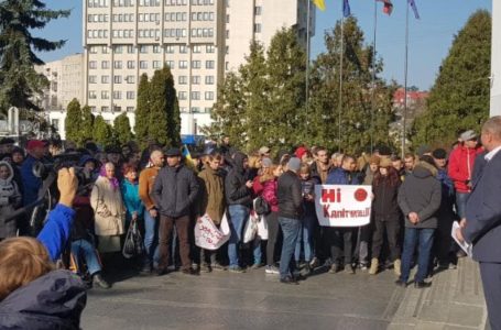 Поспілкуватись із Президентом під стінами ОДА тернополянам не вдалось (Наживо)