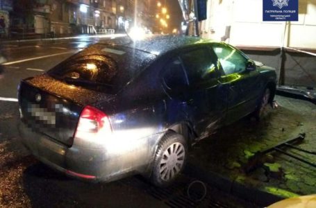 Водія, що збив світлофор на Руській, судитимуть за три правопорушення