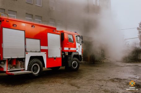 У Тернополі горіла Укрпошта. Евакуювали понад півсотні людей