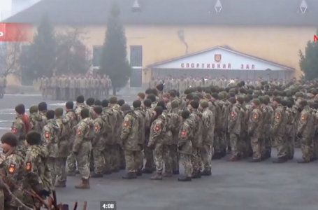 Тернопільські артилеристи марширують «Ходою мужності» з нагоди повернення додому (НАЖИВО)
