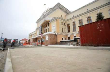 Реконструкцію Привокзальної площі планують завершити до кінця року (Фото)