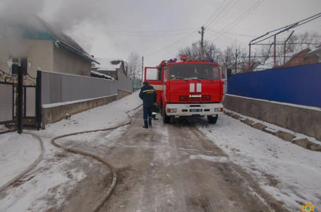 На Борщівщині 21-річний хлопець виніс чоловіка з палаючого будинку (Фото)