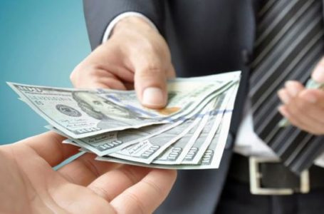 Гроші на картку: посадовець з Тернопільщини погорів на хабарі