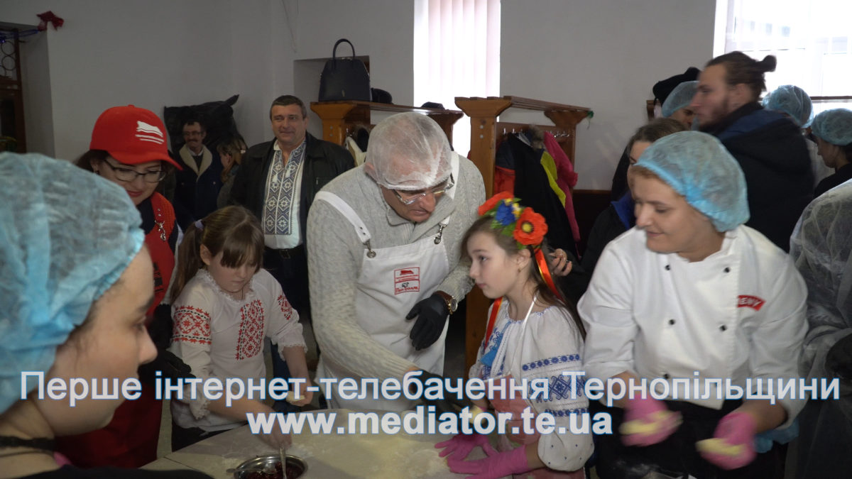 Напередодні Водохреща дітям Бережанської школи-інтернату провели кулінарний майстер-клас (Відео)