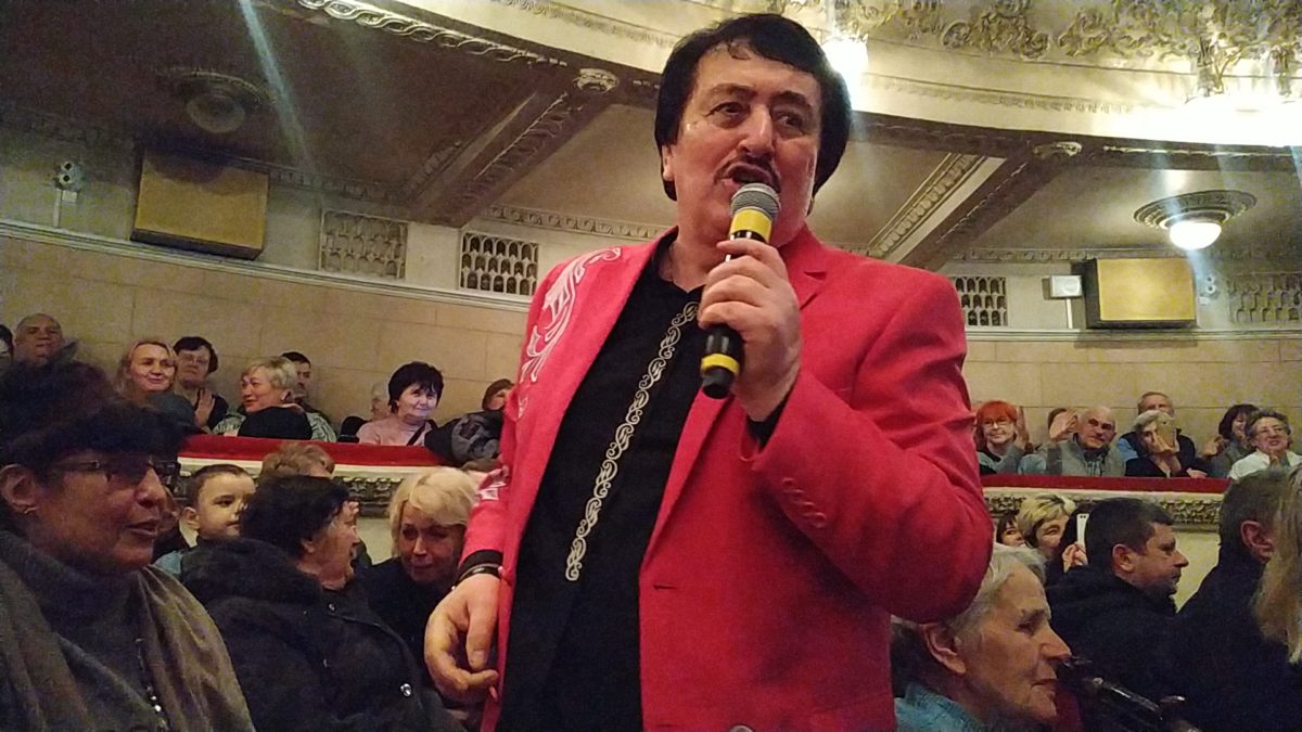 Розсмішив і змусив плакати: у Тернополі виступив народний артист Іван Попович (Відео)