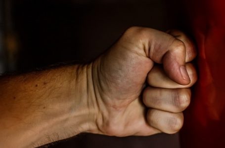 Ударяв у груди і спину: на Чортківщині чоловік забив до смерті співмешканку