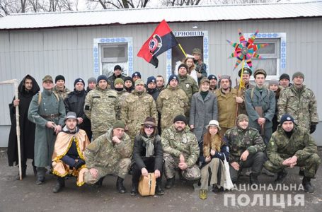 Повстанський вертеп показали мешканцям Донбасу і бійцям з Тернопільщини (Фото/Відео)