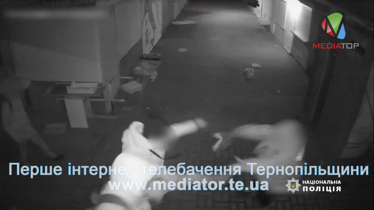 Ногою в груди – за зауваження. Знайшли хулігана, який побив працівницю ринку (Відео)