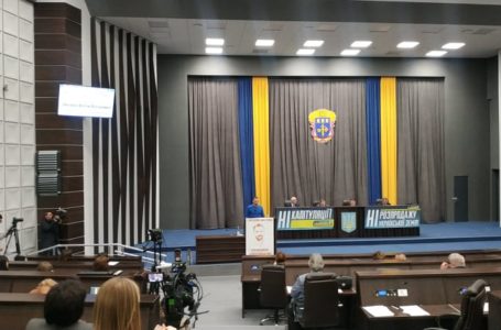 На сесію Тернопільської облради приїхали десятки жителів Микулинецької громади (НАЖИВО)