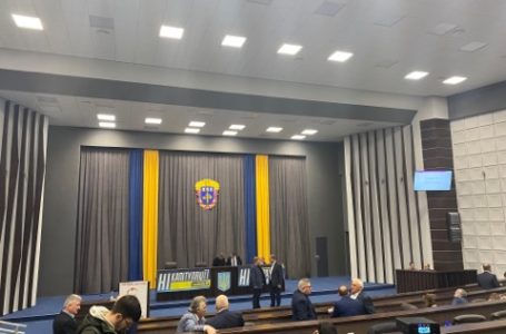 Не везти на Тернопільщину українців з Китаю вимагають в Президента депутати облради