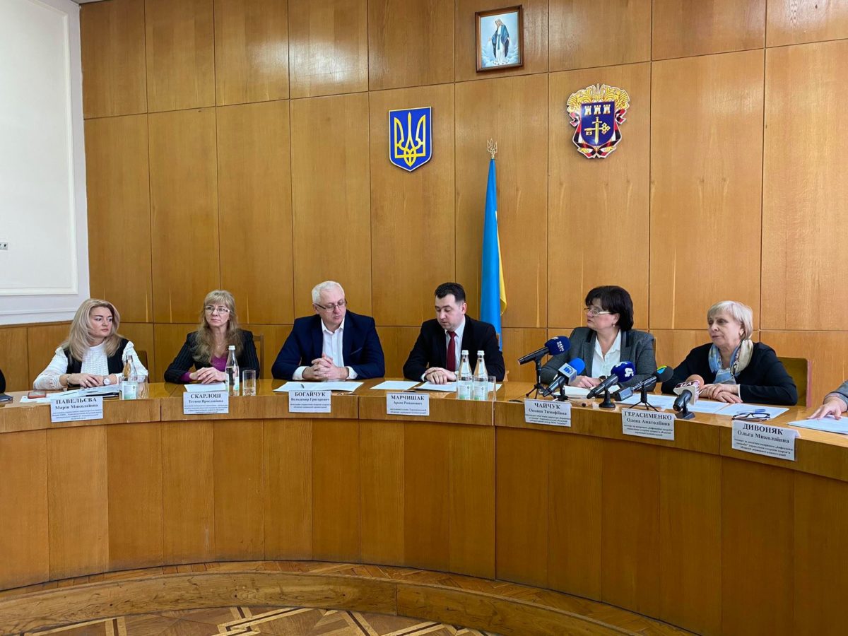 У Тернополі медики розповідають як попередити занесення коронавірусу (НАЖИВО)