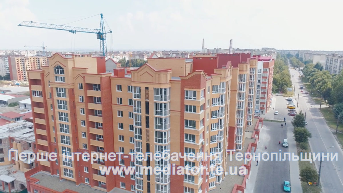 “Споруджуємо у всіх мікрорайонах”, – у Тернопільбуд здають нові будинки (Відео)