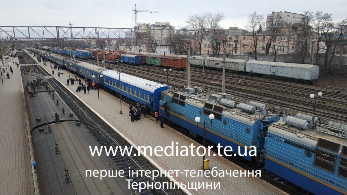 На Тернопільщині пасажири не зможуть їздити автобусами та потягами