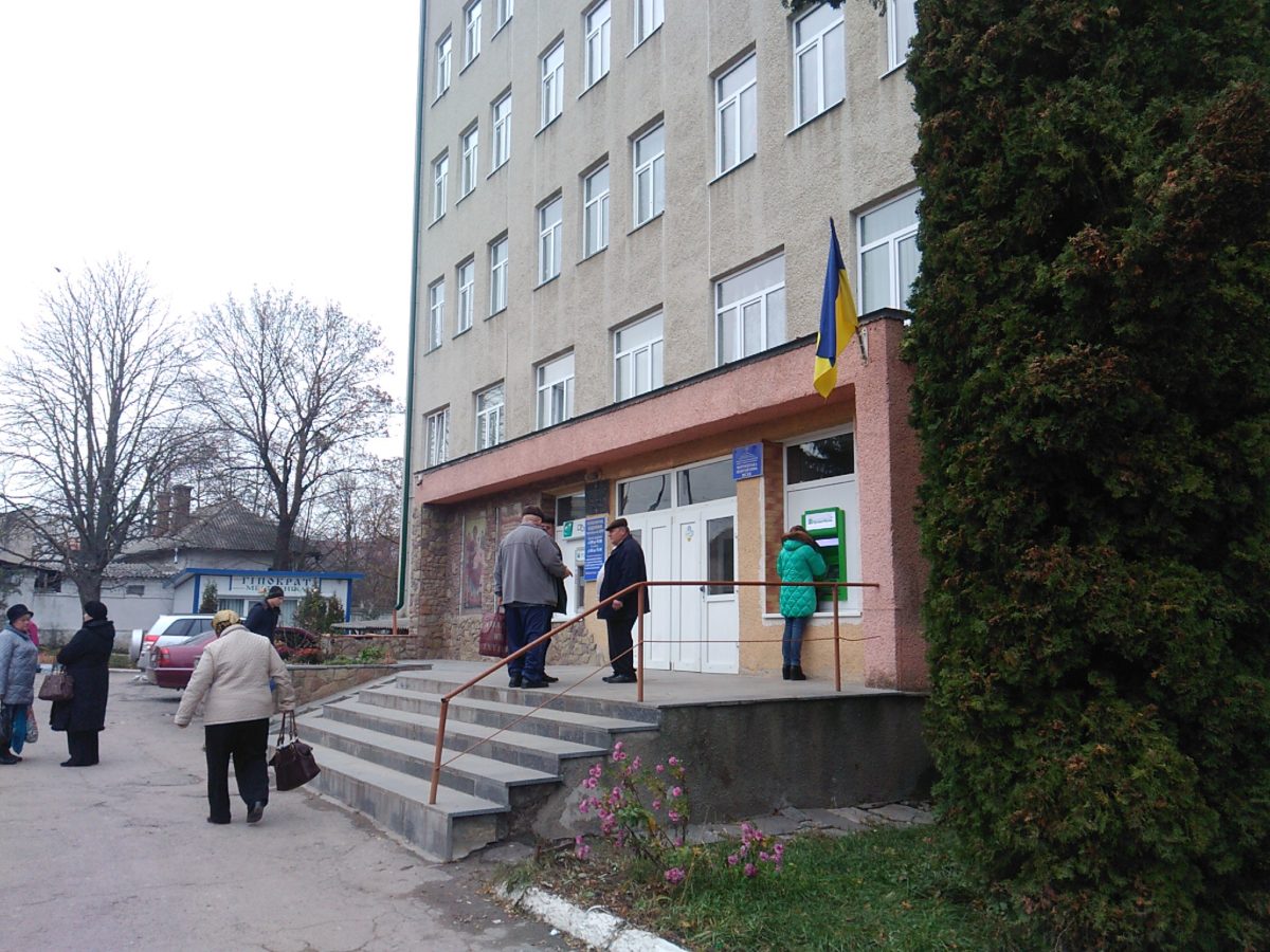Порізи на шиї та підборідді. У Чорткові потрапив до лікарні 8-річний хлопчик