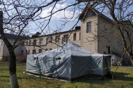 На Тернопільщині рятувальники створили пункти прийому хворих на COVID-19 (Фото)