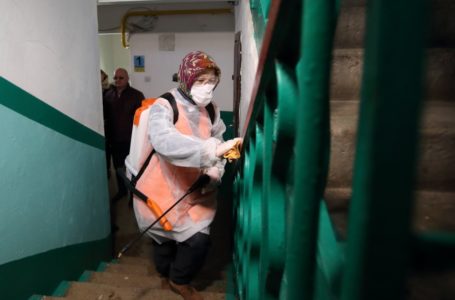 У будинках Тернополя дезінфікують сходи та ліфти