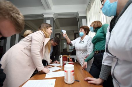 У Тернополі сесію міської ради почали з вимірювання температури