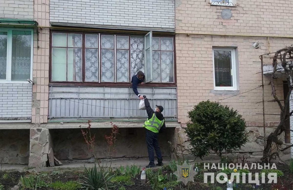 Чоловіку з Бережан, який на самоізоляції, не було кому купити їжі