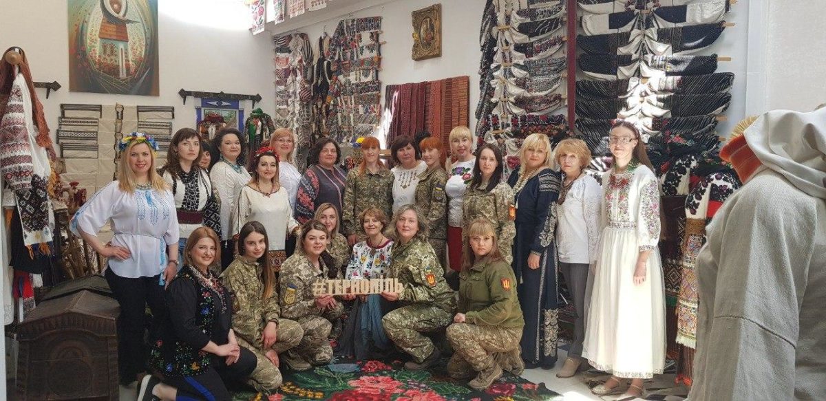 «Вишиванка – гордість і оберіг», – відомі тернополянки започаткували тематичний флешмоб (Відео)