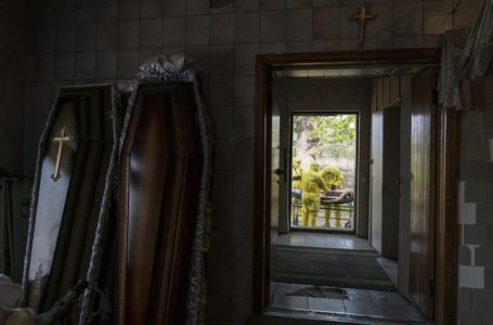 У Тернополі розтин померлих від коронавірусу проводять надворі (Відео)