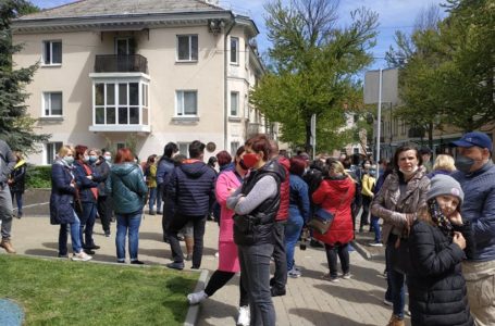 Працівники тернопільських ринків протестують під міськрадою (Наживо)