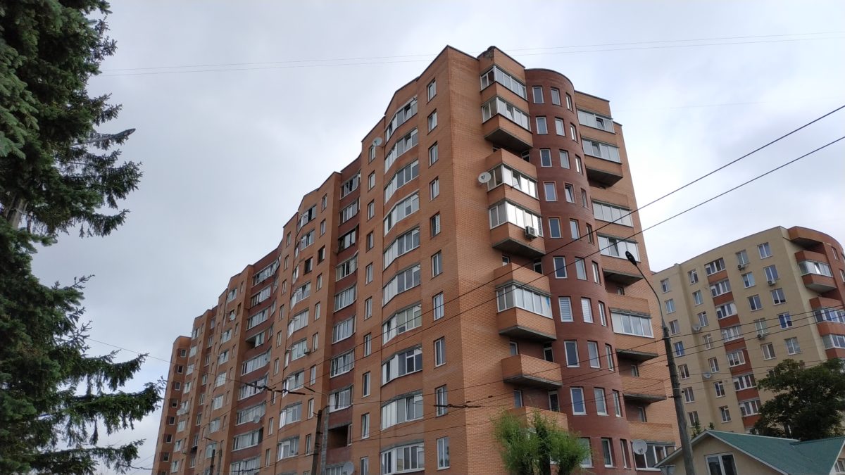 У Тернополі блискавка влучила в будинок (Фото/Відео)