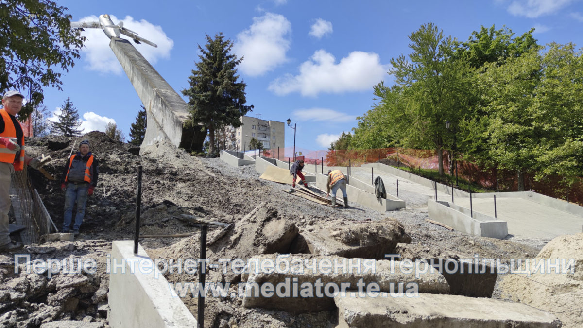 Ремонт сходів у парку Нацвідродження: що вже зробили (Фото)