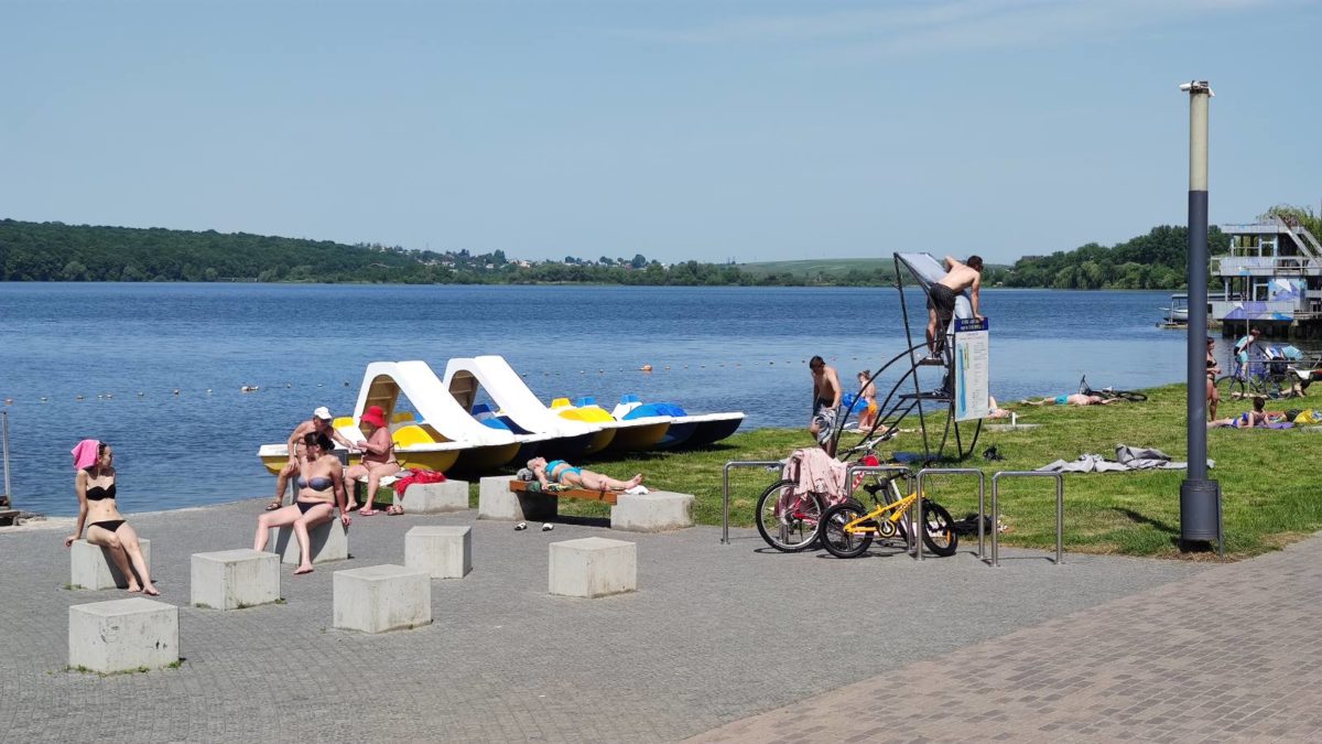 На «Циганці» в Тернополі відкрили пляжний сезон (Фото)