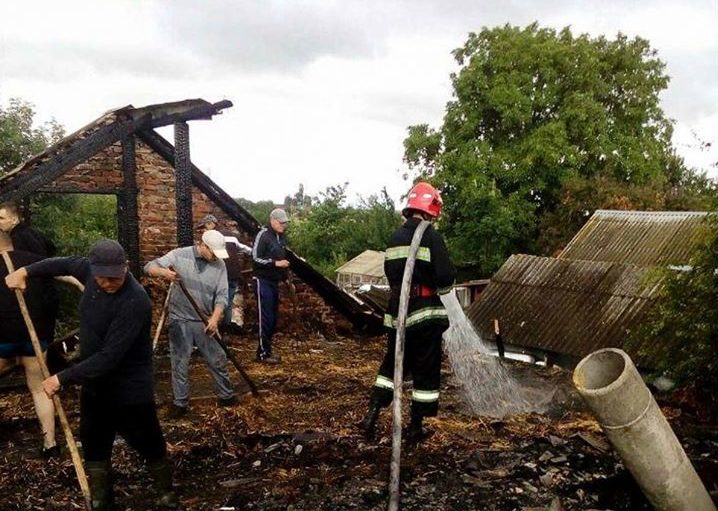 Теребовлянські пожежники врятували від вогню два будинки (Фото)