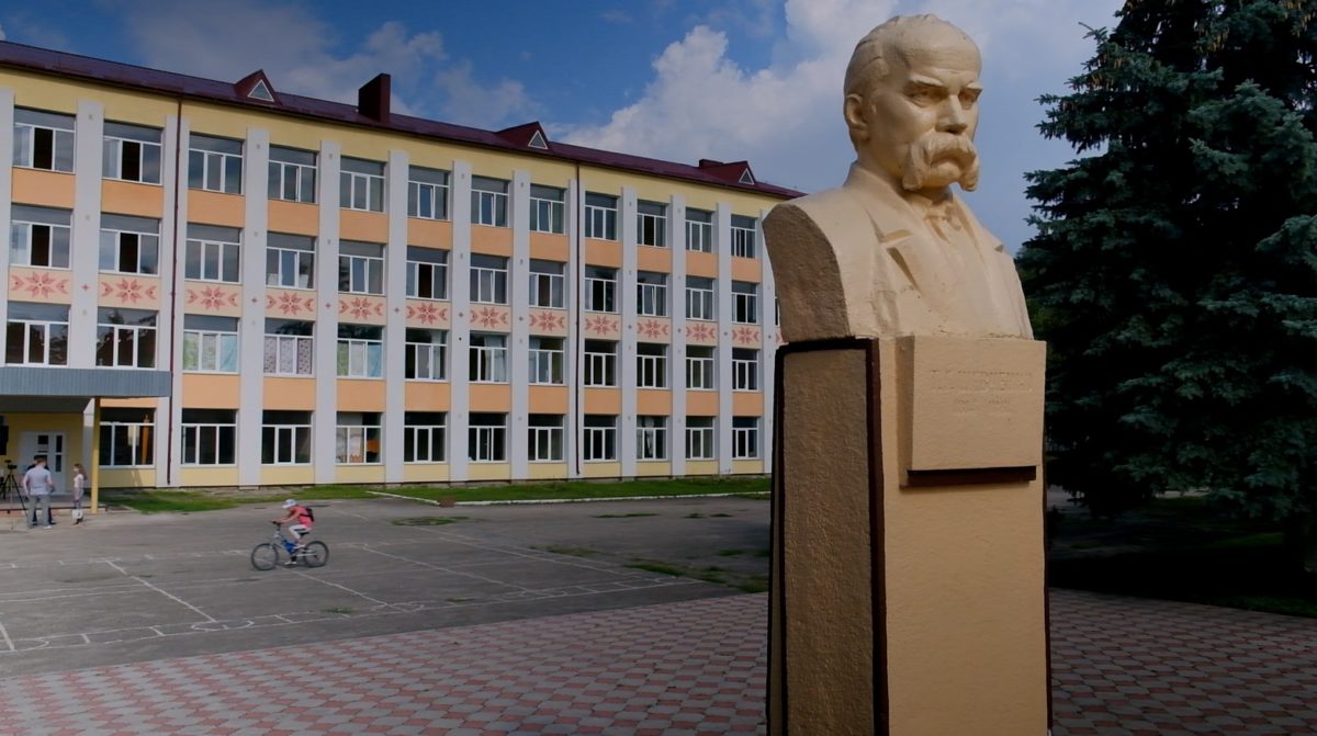 Перший ремонт за 50 років. У Хоросткові капітально оновлюють школу (Відео)
