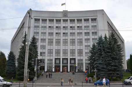 Через «війну» між ТОДА та облрадою можуть постраждати школярі Тернопільщини