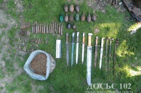 На Тернопільщині 55-річний житель зберігав вдома два десятки боєприпасів (Відео)